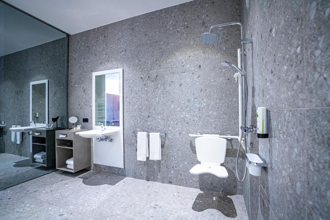 Hotel An Der Therme Бад Зулца Екстериор снимка