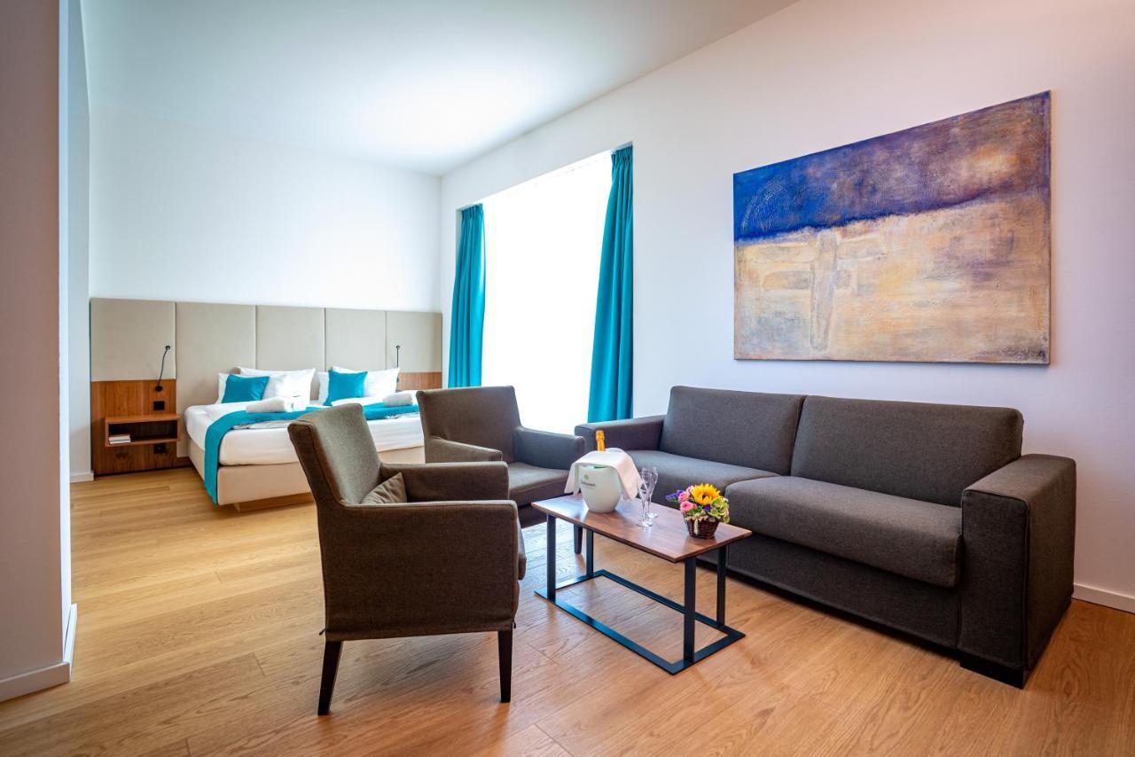 Hotel An Der Therme Бад Зулца Екстериор снимка