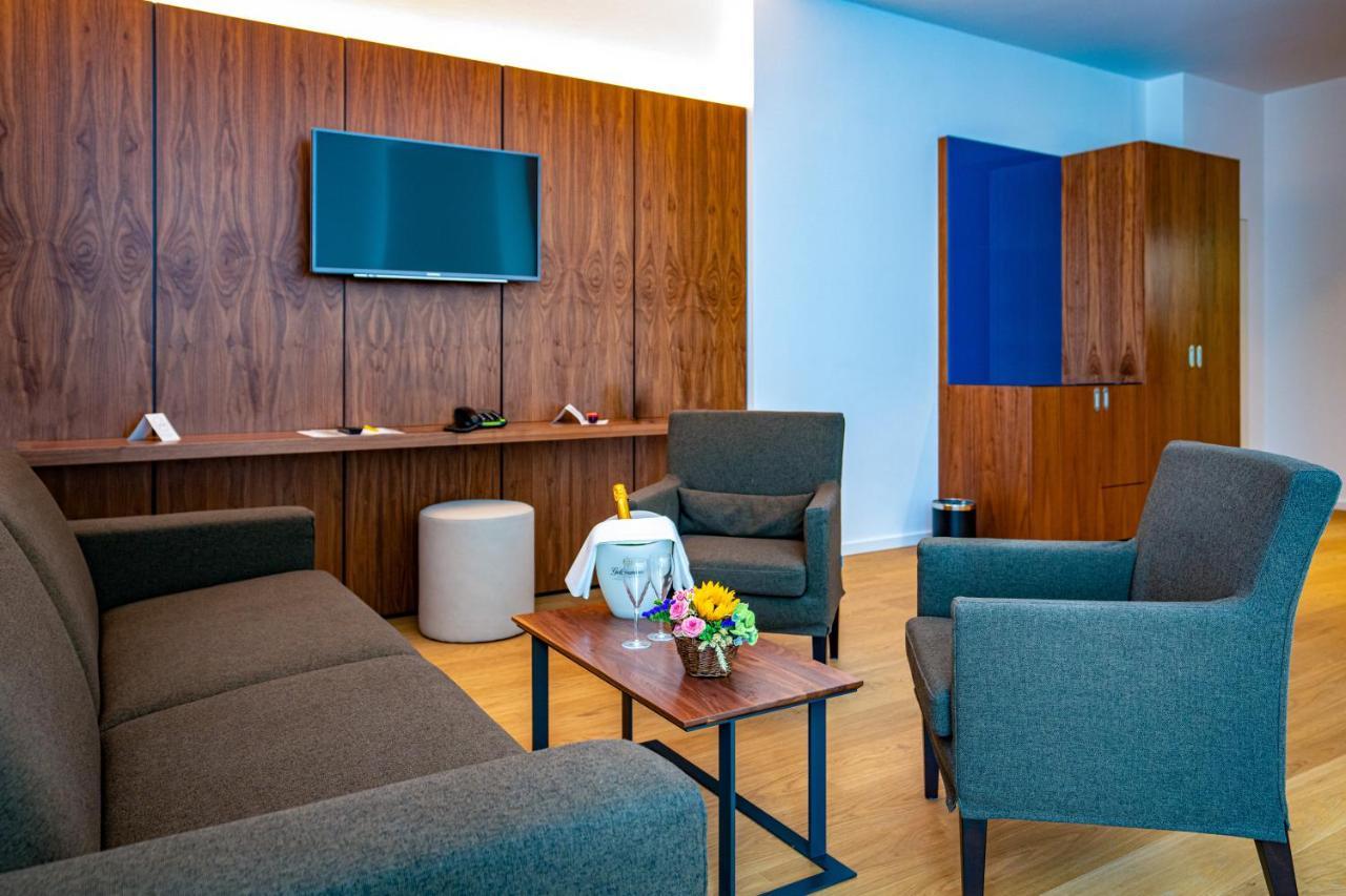 Hotel An Der Therme Бад Зулца Екстериор снимка