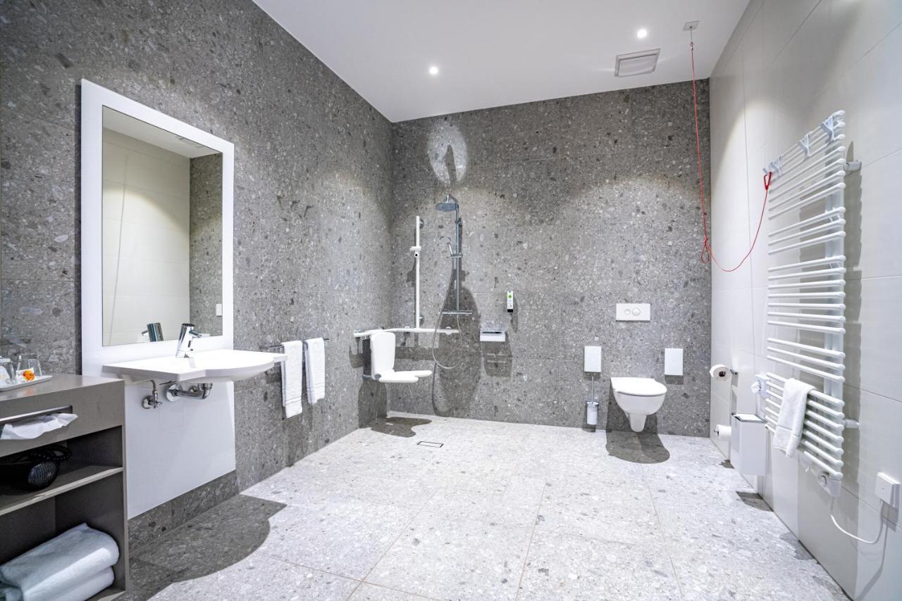Hotel An Der Therme Бад Зулца Екстериор снимка