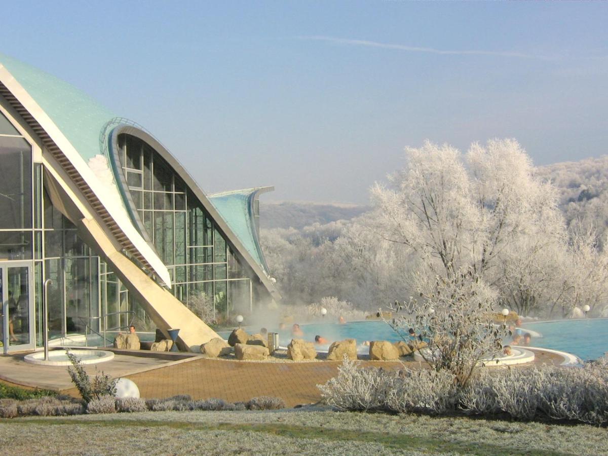 Hotel An Der Therme Бад Зулца Екстериор снимка