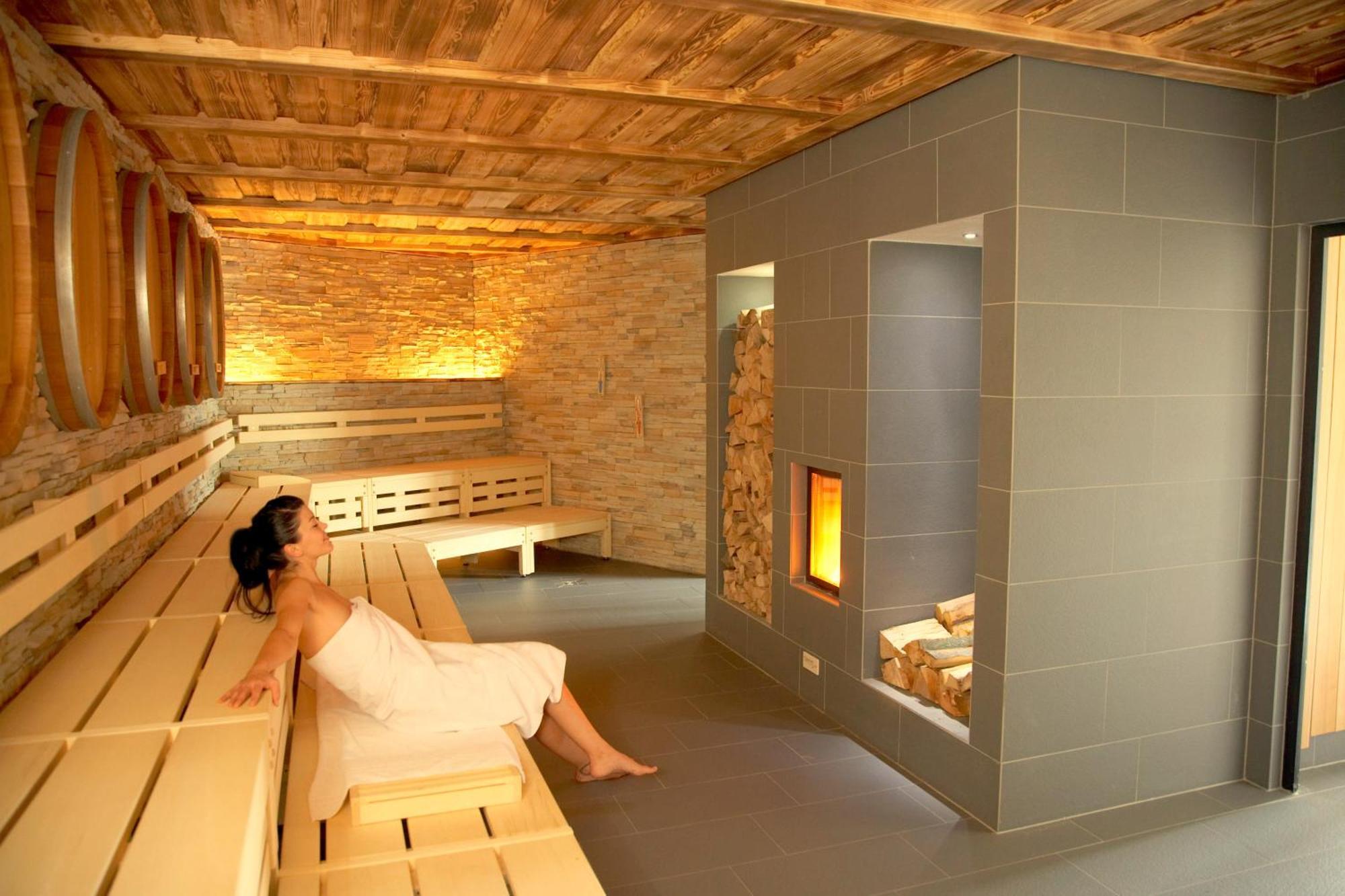Hotel An Der Therme Бад Зулца Екстериор снимка