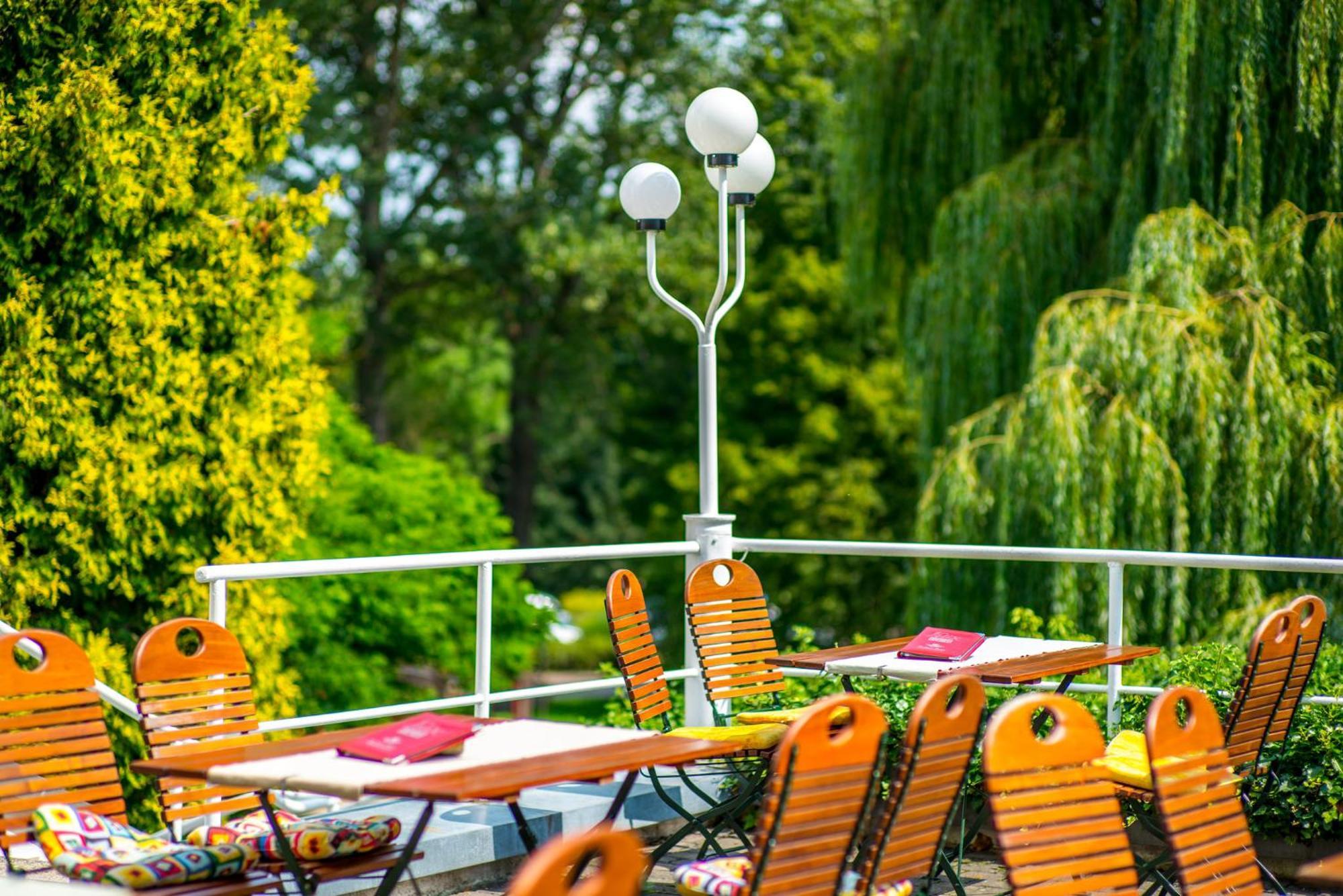 Hotel An Der Therme Бад Зулца Екстериор снимка