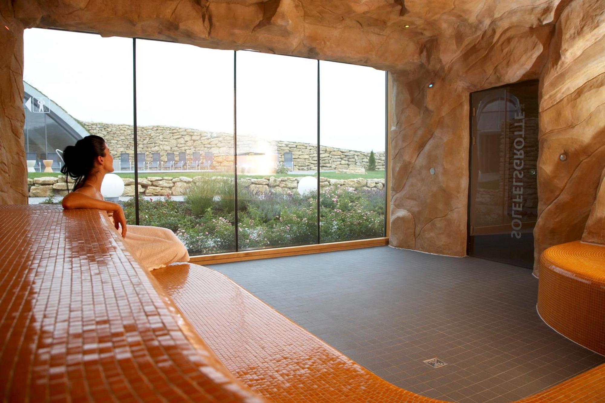 Hotel An Der Therme Бад Зулца Екстериор снимка