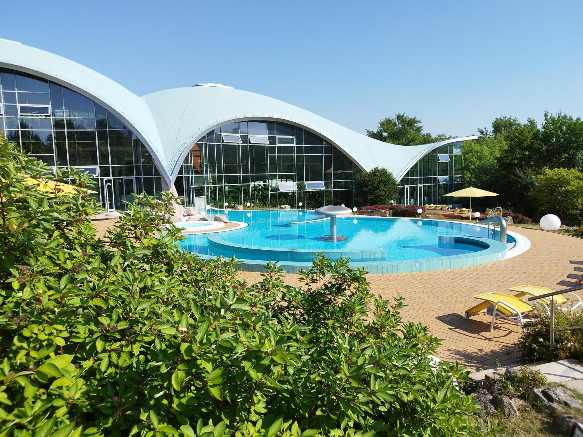 Hotel An Der Therme Бад Зулца Екстериор снимка